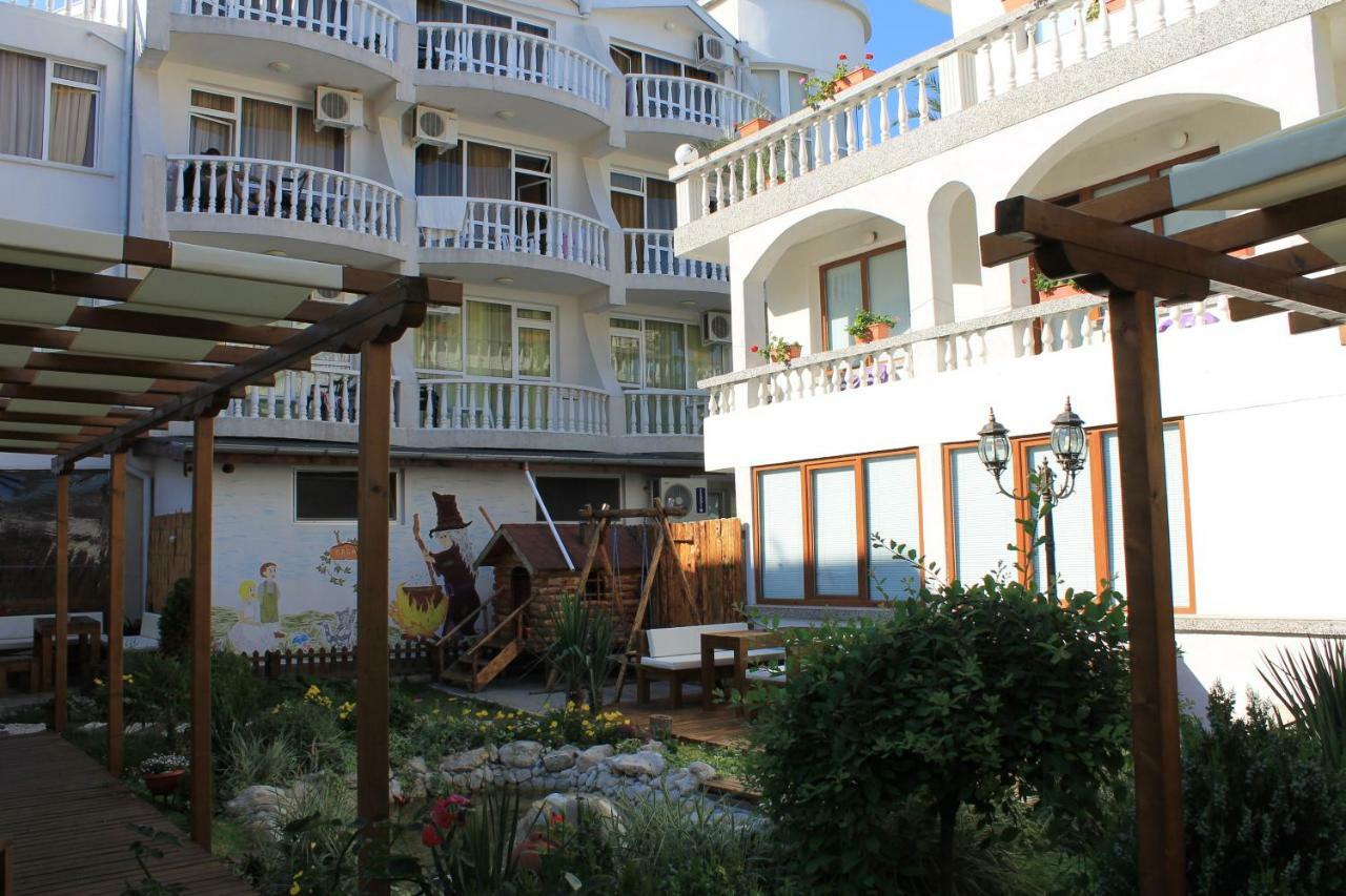 Hotel Yanis Lozenets Exterior photo